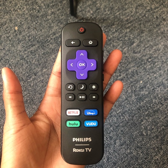 32” Roku smart tv - Picture 2 of 3